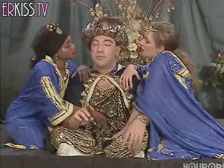 Sexo de duas prostitutas com um rei em um harém