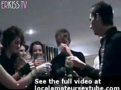 Russische, dronken studenten hadden groepsseks tijdens een feestje