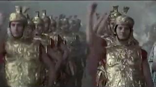 Cleopatra succhia il cazzo e partecipa ad un'orgia pazzesca